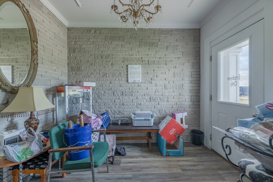 More Photos Of 220 W Lincoln St, Hawk Point General Retail For Sale