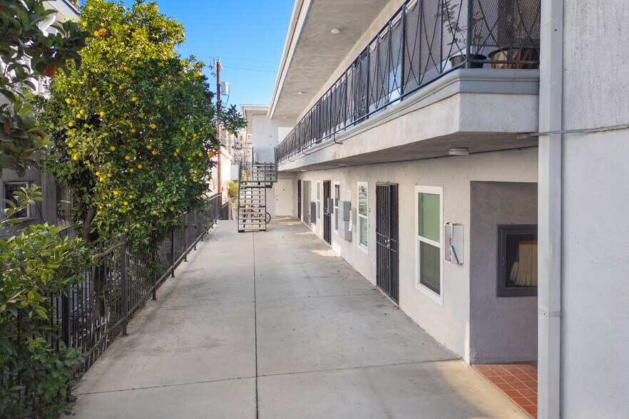 More Photos Of 406 S St Andrews Pl, Los Angeles Apartments For Sale