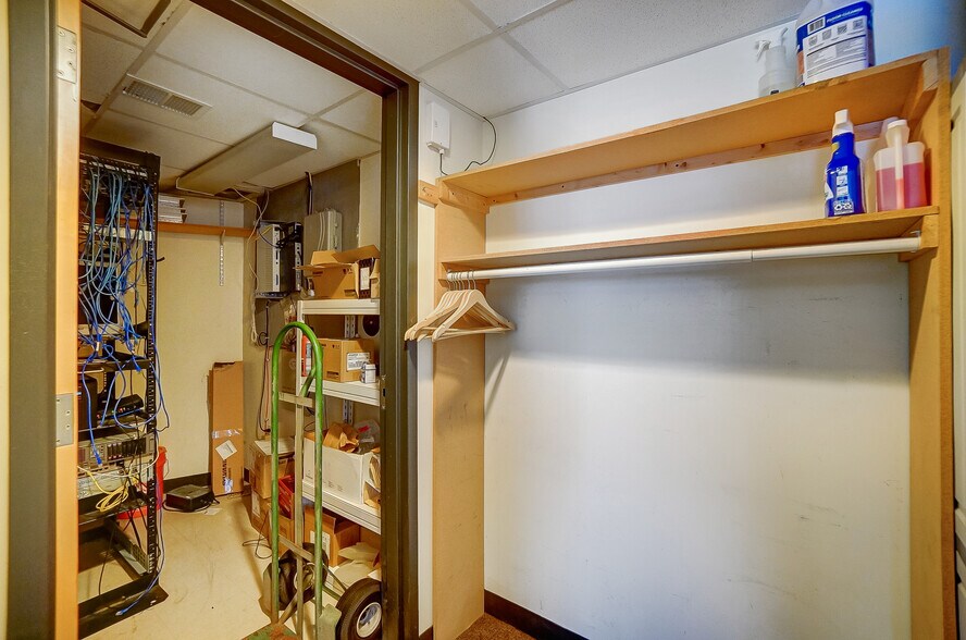 More Photos Of 3925-3927 Brotherton Rd, Cincinnati Office For Sale