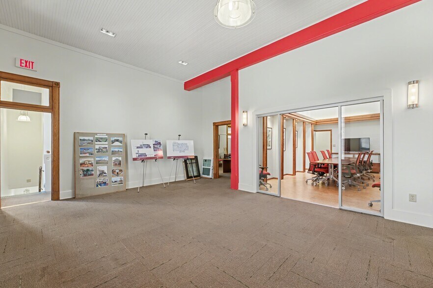 More Photos Of 116B W Walnut St, Rogers Office For Lease