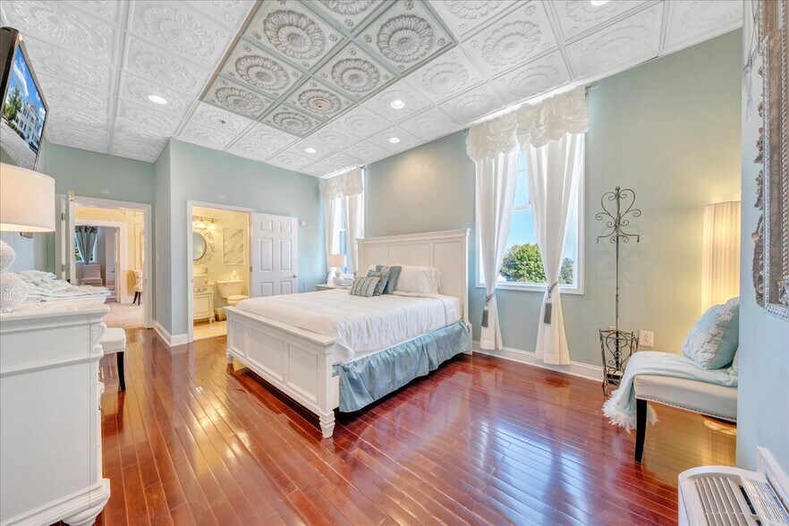 More Photos Of 812 E Main St, Bedford Lodge Meeting Hall For Sale