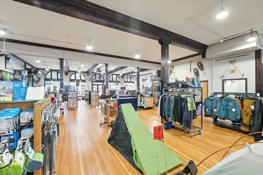 More Photos Of 2975 NE Sandy Blvd, Portland Storefront For Sale