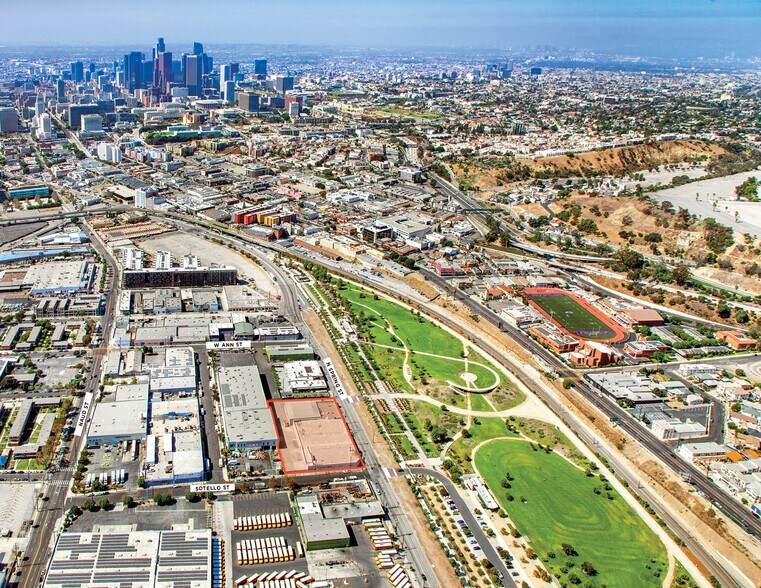 More Photos Of 1440 N Spring St, Los Angeles Warehouse For Lease