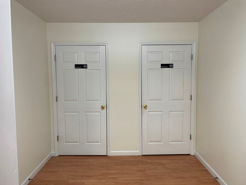 More Photos Of 300 Delano Dr, Manchester Warehouse For Sale