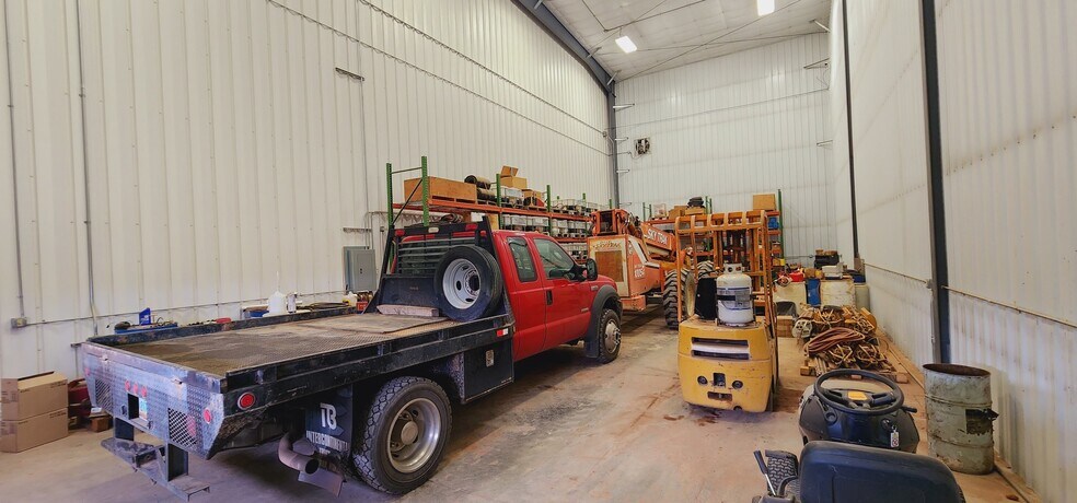 More Photos Of 860 35th Ave E, Dickinson Warehouse For Sale