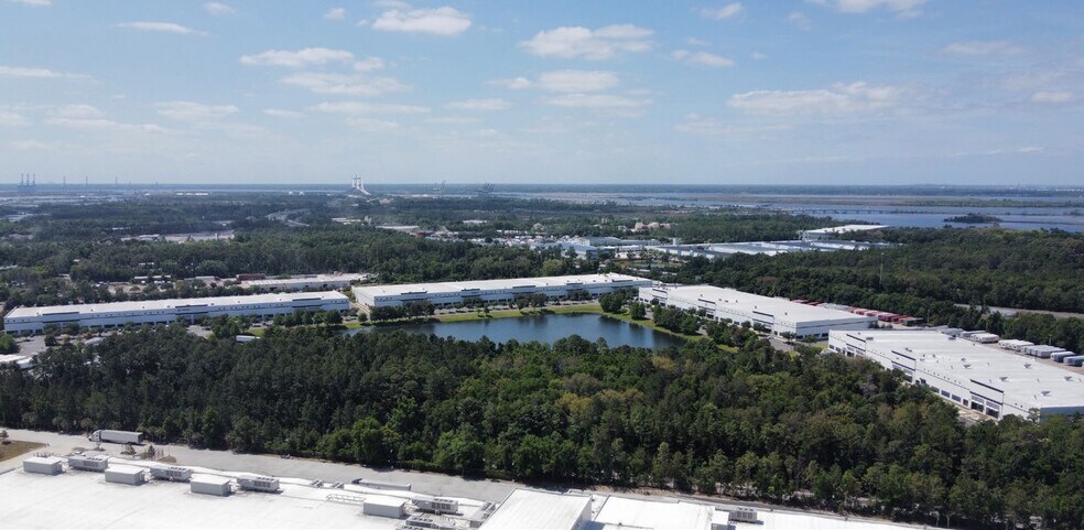 More Photos Of 2550 Cabot Commerce Dr, Jacksonville Distribution For Lease