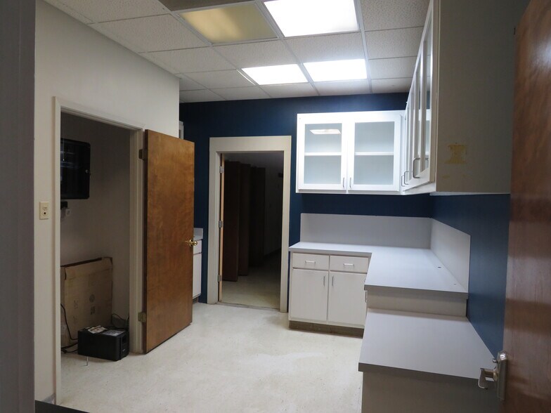 More Photos Of 1205-1211 W Austin St, Port Lavaca Office For Sale