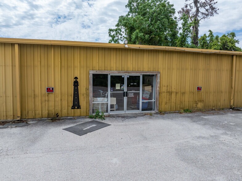 More Photos Of 1330 SW Main Blvd, Lake City Freestanding For Sale