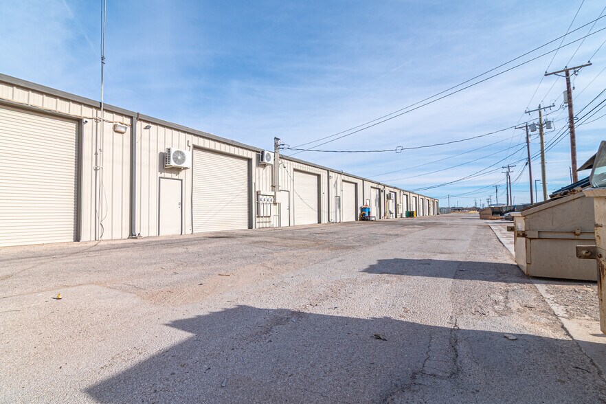 More Photos Of 5023 Princeton Ave, Midland Loft Creative Space For Lease