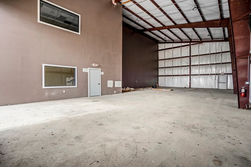 More Photos Of 8614 Pagewood Ln, Houston Warehouse For Sale