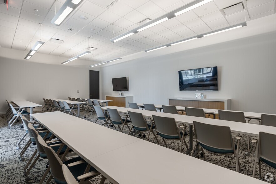 More Photos Of 545 E John Carpenter Fwy, Irving Office For Lease