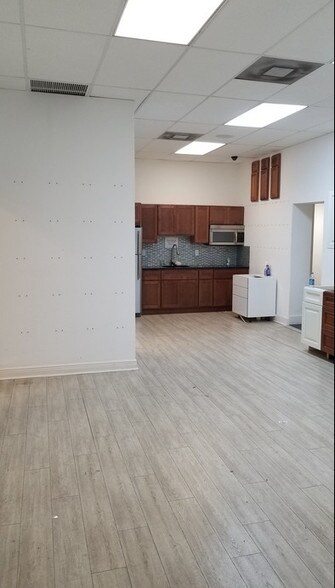 More Photos Of 470 Ansin Blvd, Hallandale Beach Warehouse For Lease