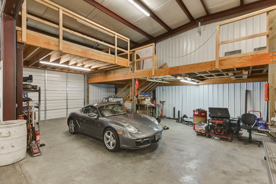 More Photos Of 108 Prides Way, Lexington Light Distribution For Sale