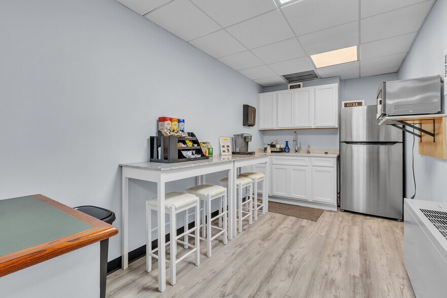 More Photos Of 1 Stone Pl, Bronxville Office For Lease