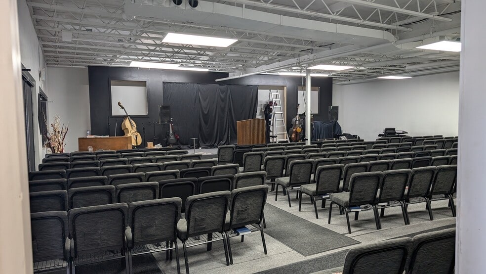 More Photos Of 950 Queensland Dr SE, Calgary Unknown For Lease