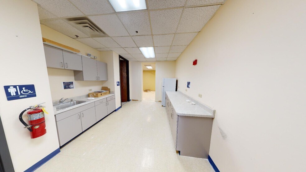 More Photos Of 120-160 W Center Ct, Schaumburg Office For Lease