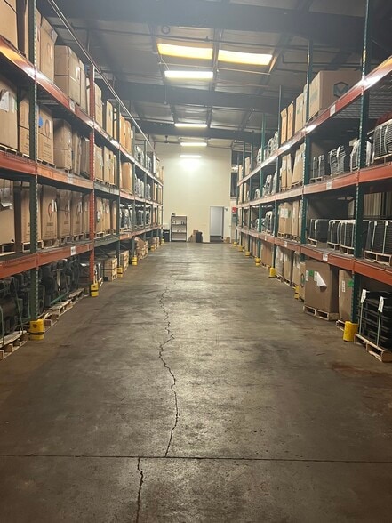 More Photos Of 1180 Atlantic Dr, West Chicago Warehouse For Lease