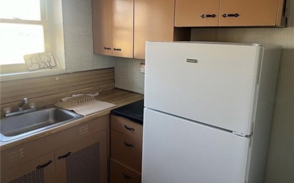 More Photos Of 107 E Wallace Ave, New Castle Office For Sale