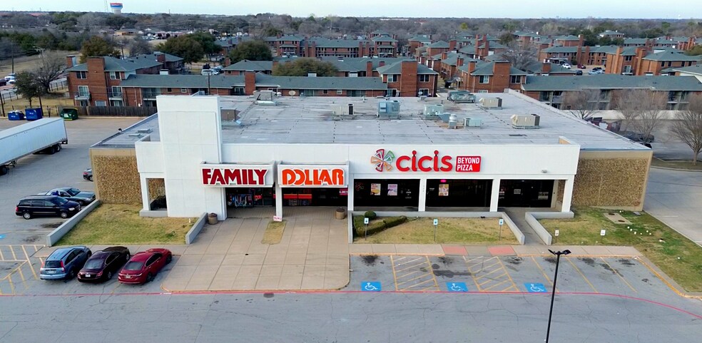 More Photos Of 726 W Pioneer Pky, Grand Prairie Unknown For Lease