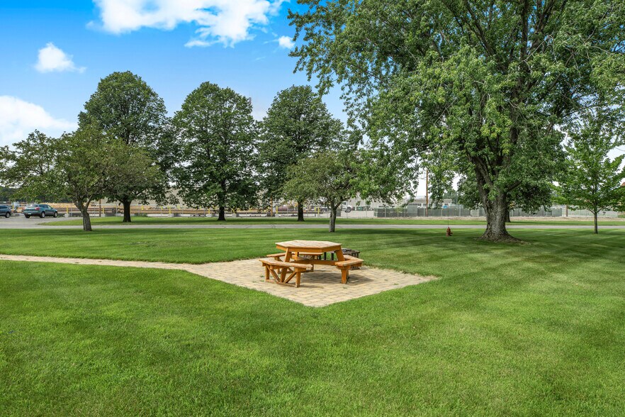 More Photos Of 900 Kraft Dr SE, Melrose Light Distribution For Lease