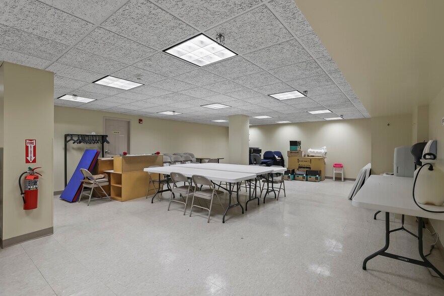 More Photos Of 1631 Main St, Niagara Falls Industrial For Sale