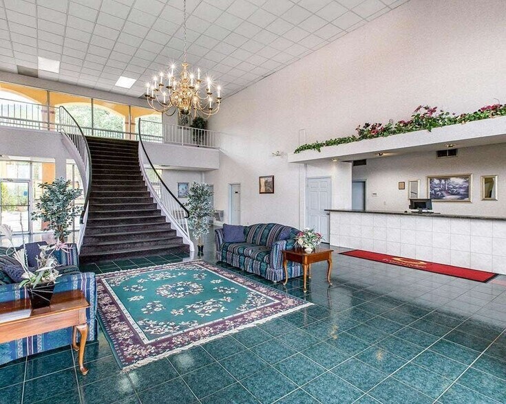 More Photos Of 1507 N Tibbs Rd, Dalton Hotel For Sale