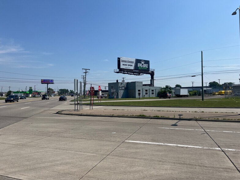 More Photos Of 27206 Groesbeck Hwy, Roseville Industrial For Sale