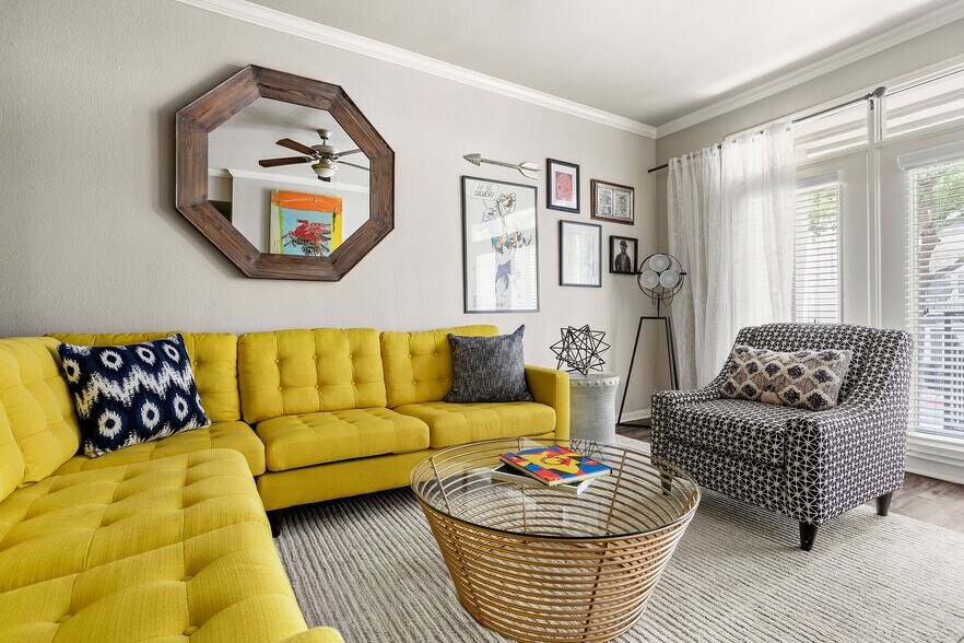 More Photos Of 7927 Forest Ln, Dallas Apartments For Lease