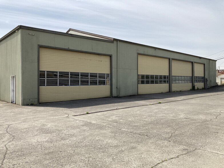 More Photos Of 4720 SE 26th Ave, Portland Distribution For Lease