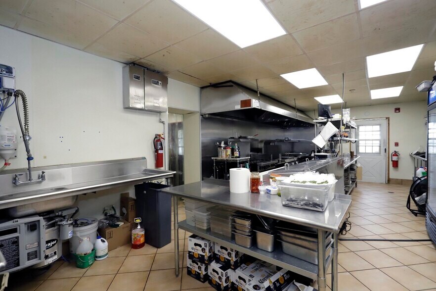 More Photos Of 1606-1610 Acushnet Ave, New Bedford Restaurant For Sale