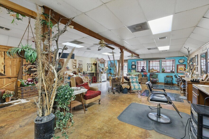 More Photos Of 206 W McCart St, Krum Storefront For Sale