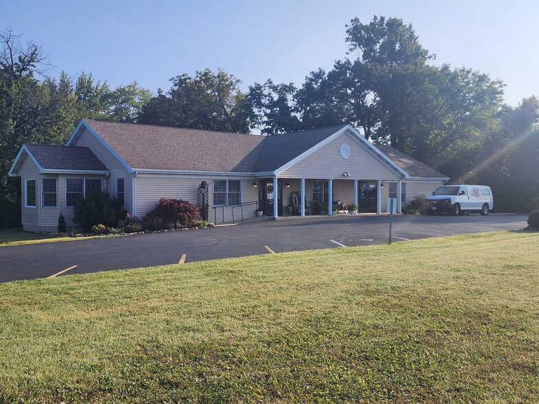 Primary Photo Of 1500 E Main St, Robinson Storefront For Sale