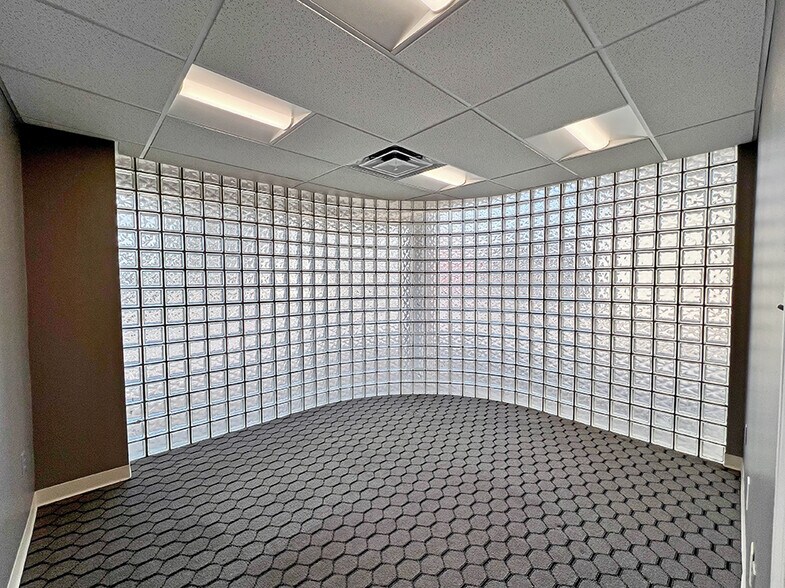 More Photos Of 1117 Washington St, Highland Medical For Sale