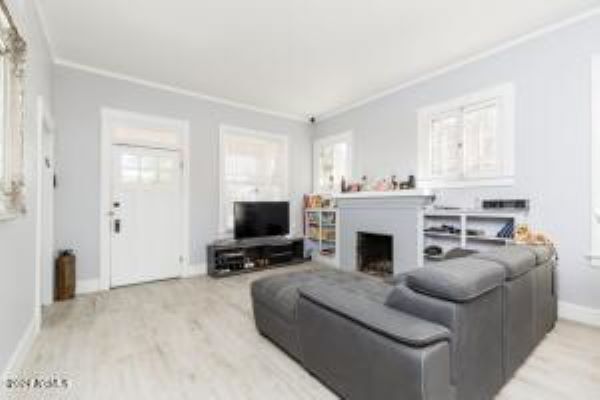 More Photos Of 711 E McKinley St, Phoenix Light Distribution For Sale