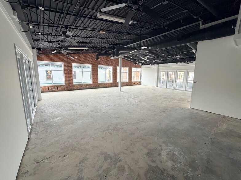 More Photos Of 309-315 W Saint Julian St, Savannah Storefront For Lease