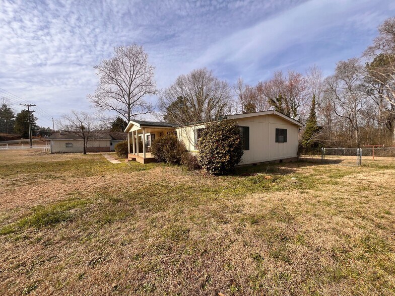 More Photos Of 3268 - 3244 River Fork Rd, Waterloo Bar For Sale