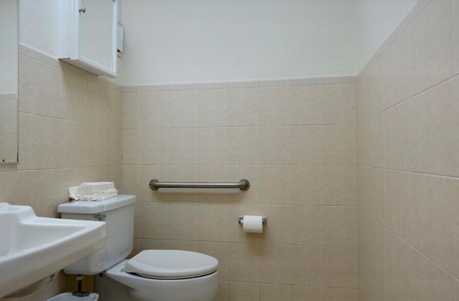 More Photos Of 13550 SW 88th St, Miami Medical For Lease