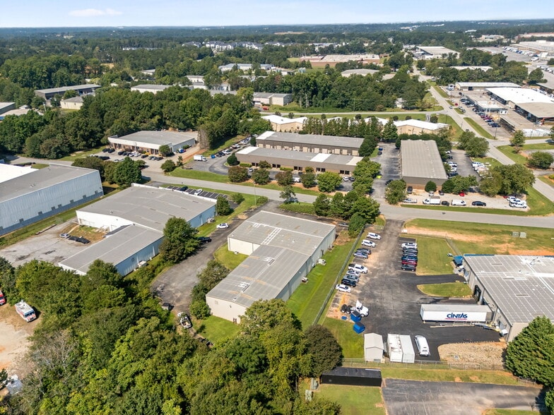 More Photos Of 9 Ellwood Ct, Greenville Warehouse For Lease