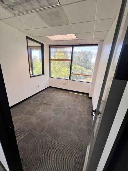 More Photos Of 5900 Canoga Ave, Woodland Hills Office For Lease