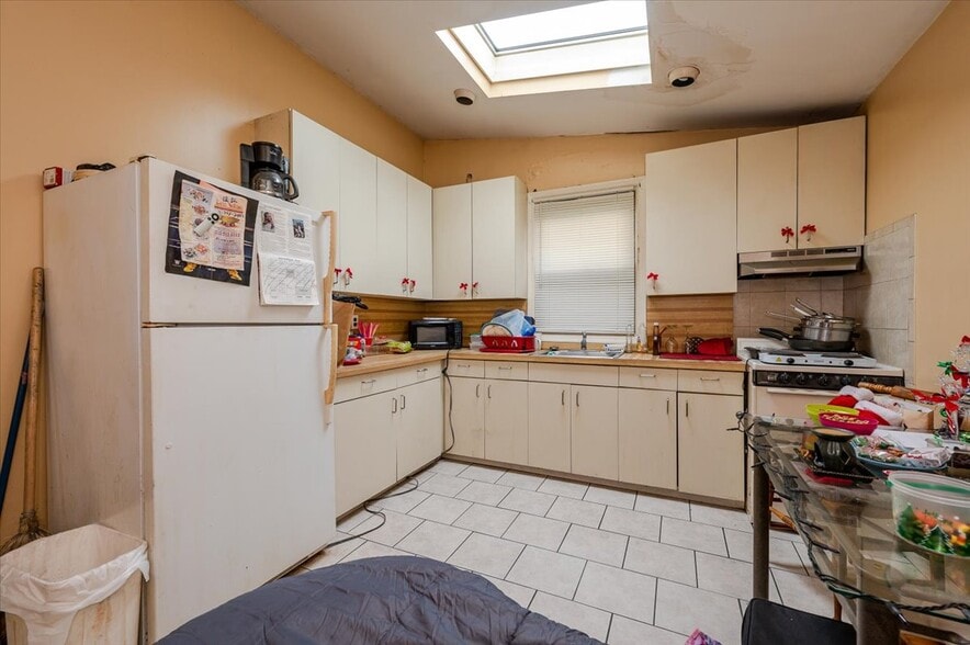 More Photos Of 21-23 W Jamaica Ave, Valley Stream Flex For Sale
