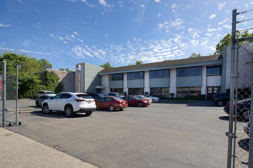 More Photos Of 815 S St, Sacramento Office For Sale