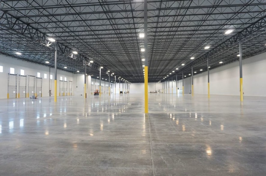 More Photos Of 540 Frontenac Ct, Naperville Warehouse For Lease