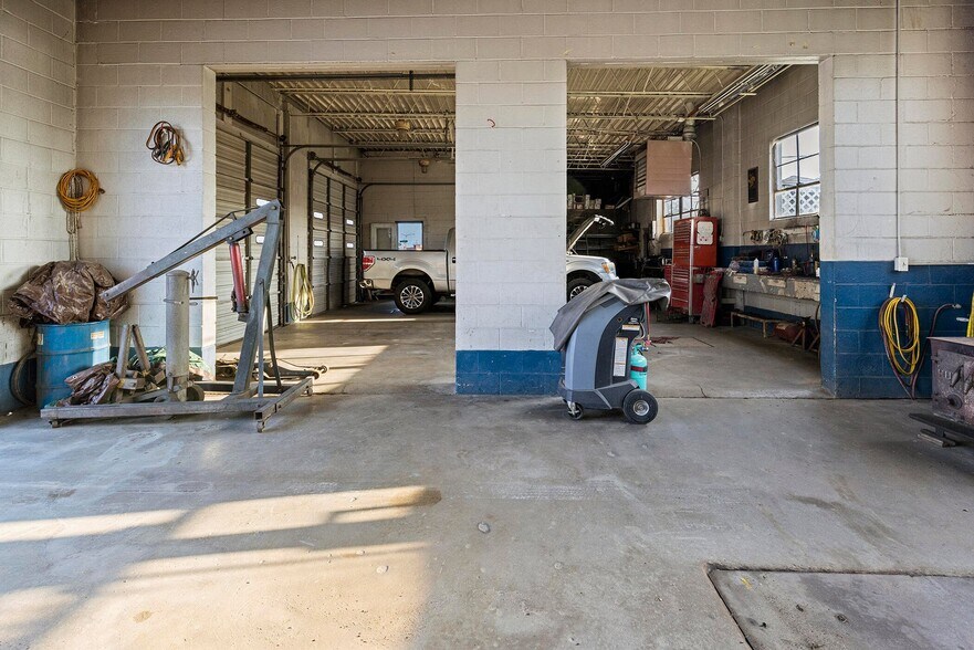 More Photos Of 249 S Wilson St, Vinita Auto Repair For Sale