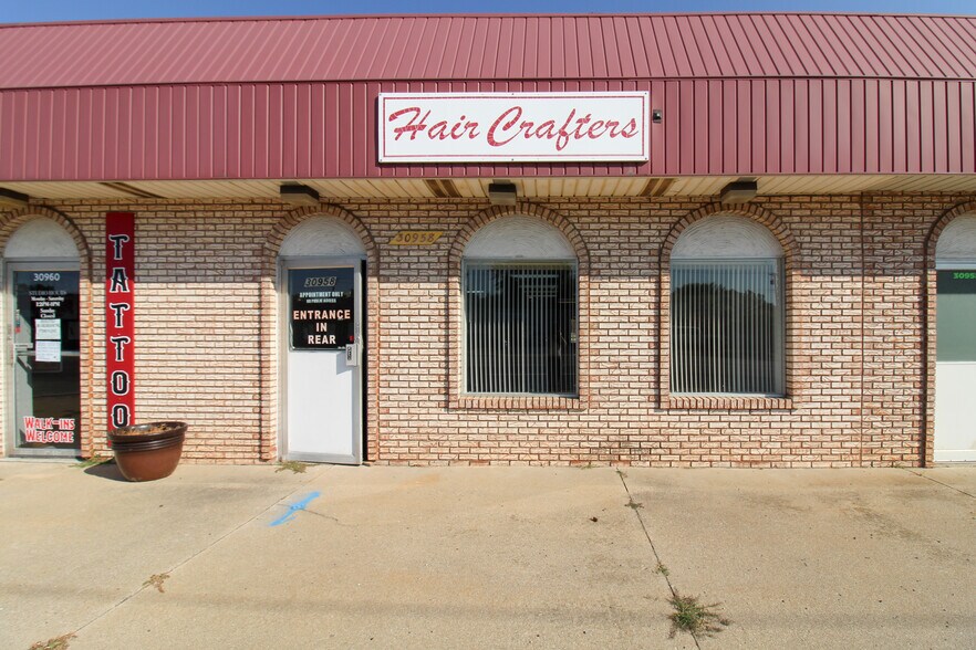 More Photos Of 30958-30960 Ford Rd, Garden City Storefront For Lease
