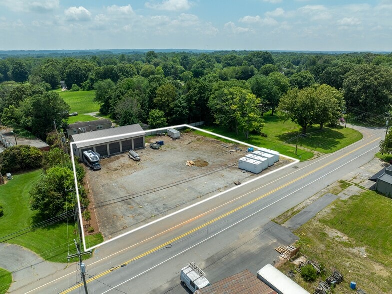 More Photos Of 1417 W Main St, Yadkinville Industrial For Sale