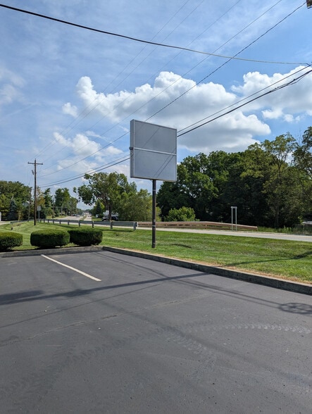 More Photos Of 11353 Lebanon Rd, Cincinnati Light Distribution For Lease