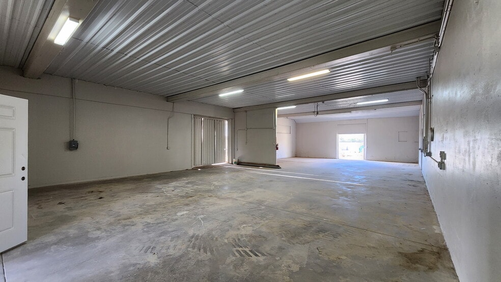 More Photos Of 66695 HWY 60 hwy, Salome Warehouse For Sale