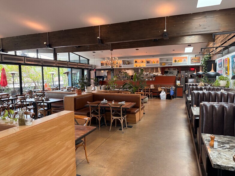 More Photos Of 300 W Camelback Rd, Phoenix Storefront Retail Office For Sale