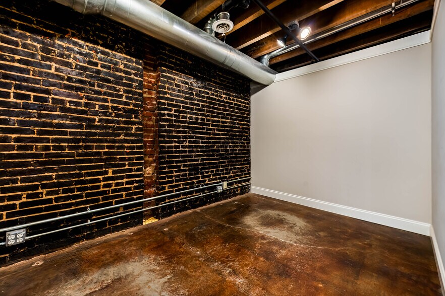 More Photos Of 247 Broad St, Kingsport Loft Creative Space For Sale