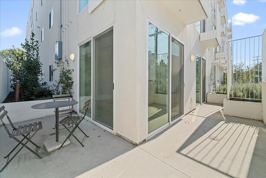 More Photos Of 636 N Juanita Ave, Los Angeles Apartments For Sale